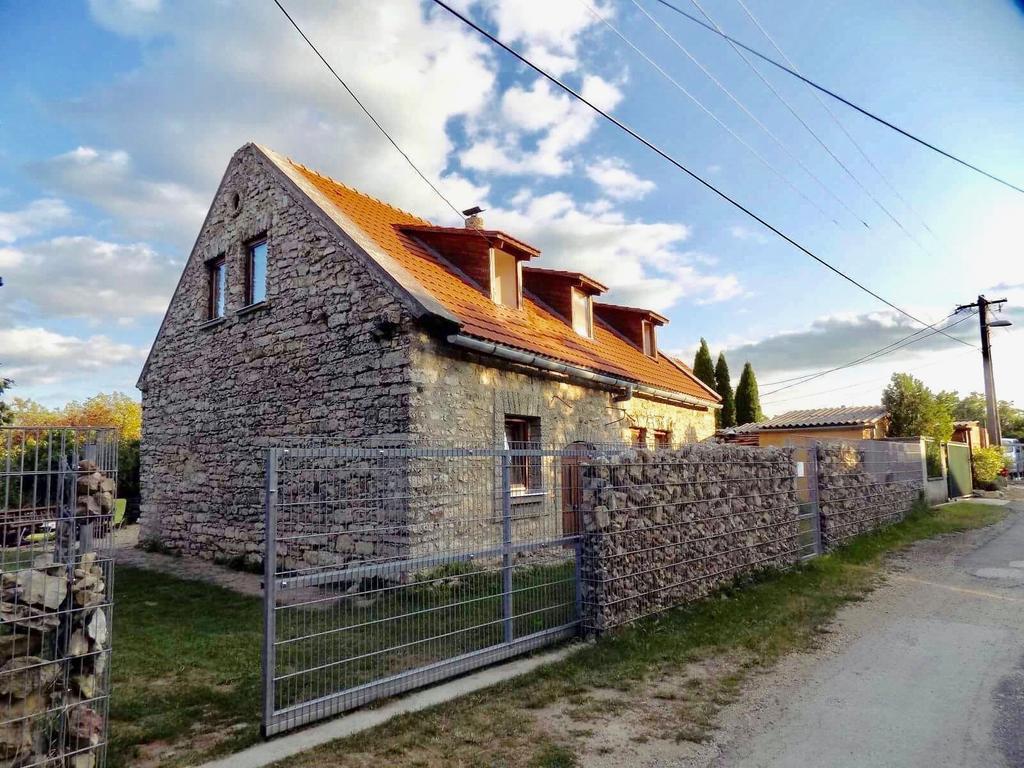 Modern Stone House In Balatonfuered With Jacuzzi Villa Exterior photo
